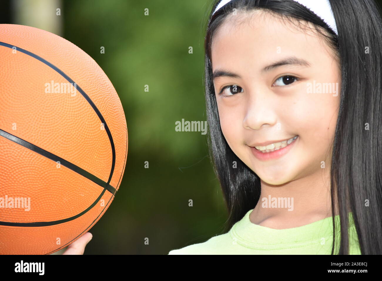 Ein lächelndes ziemlich Filipina weiblichen Athleten Stockfoto