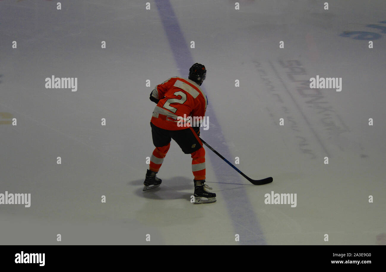 Hockey Player Warten auf einen Pass Stockfoto