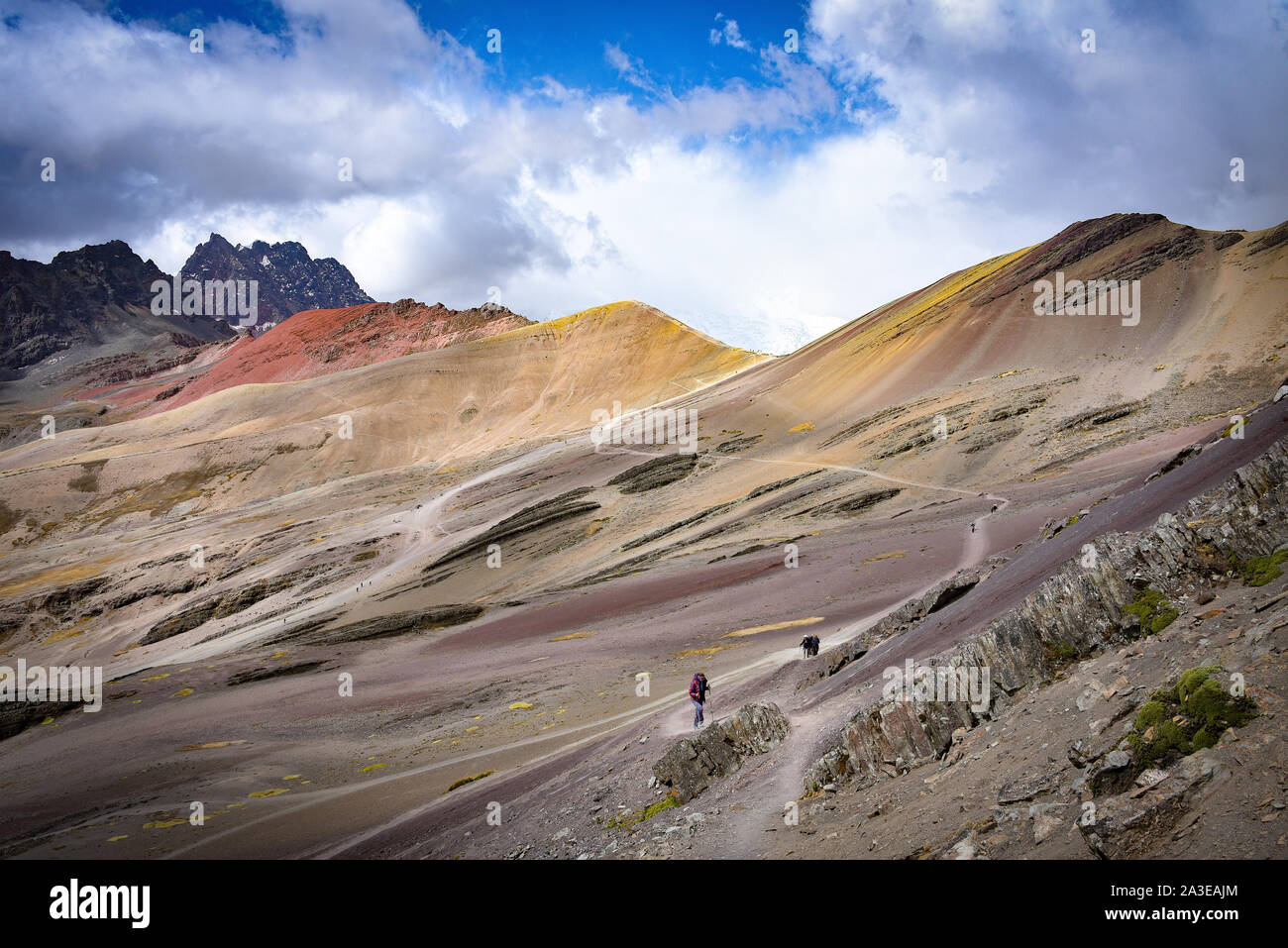 Bunte Felsformationen in den mineralreichen Berge von Roten Tal. Cordillera Vilcanota, Cusco, Peru Stockfoto