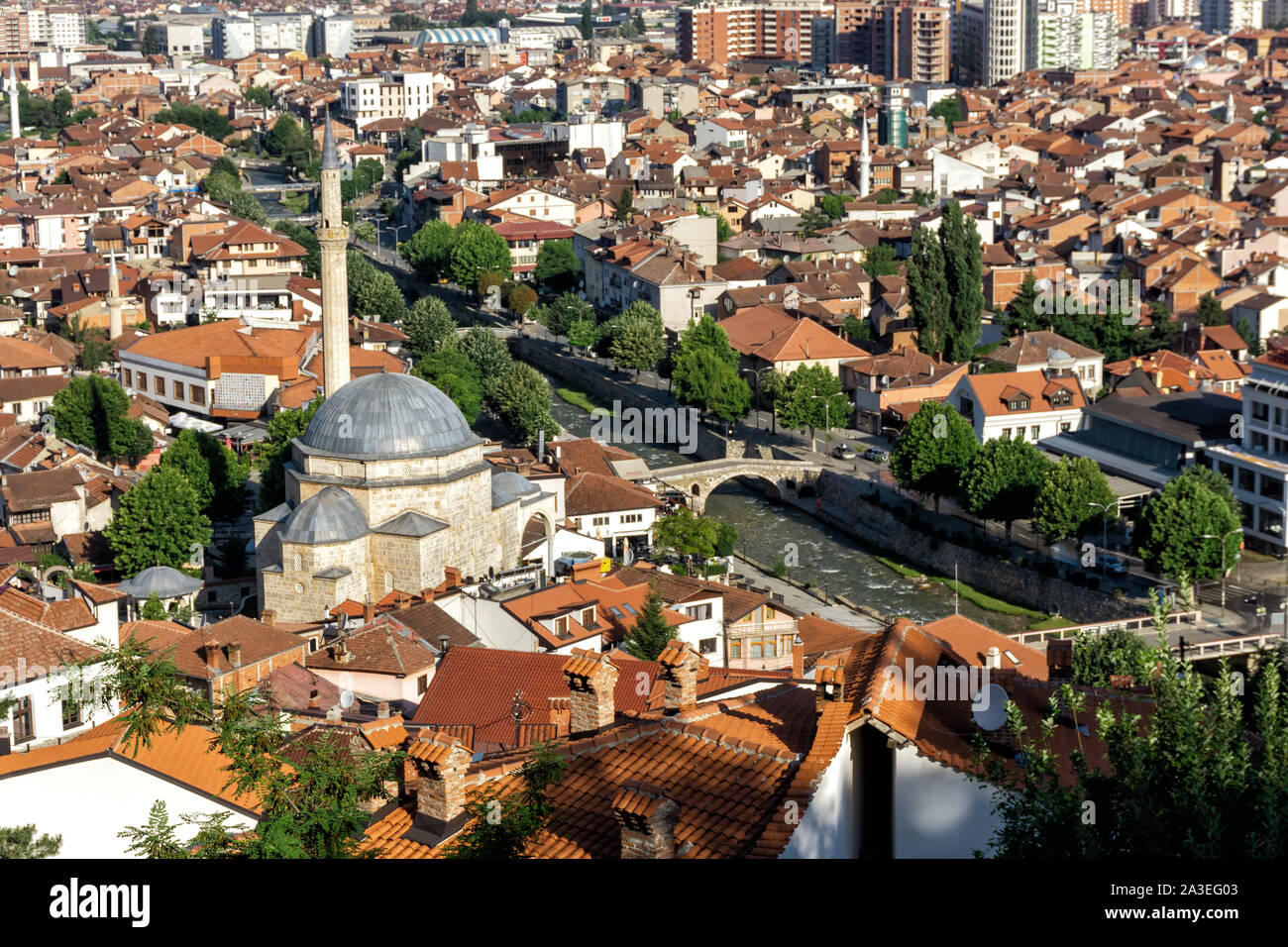 Altstadt Panorama mit Sinan Pasha osmanische Moschee in Prizren, Kosovo Stockfoto