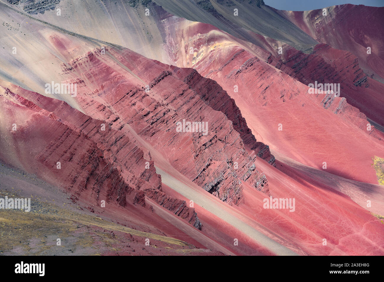 Bunte Felsformationen in den mineralreichen Berge von Roten Tal. Cordillera Vilcanota, Cusco, Peru Stockfoto