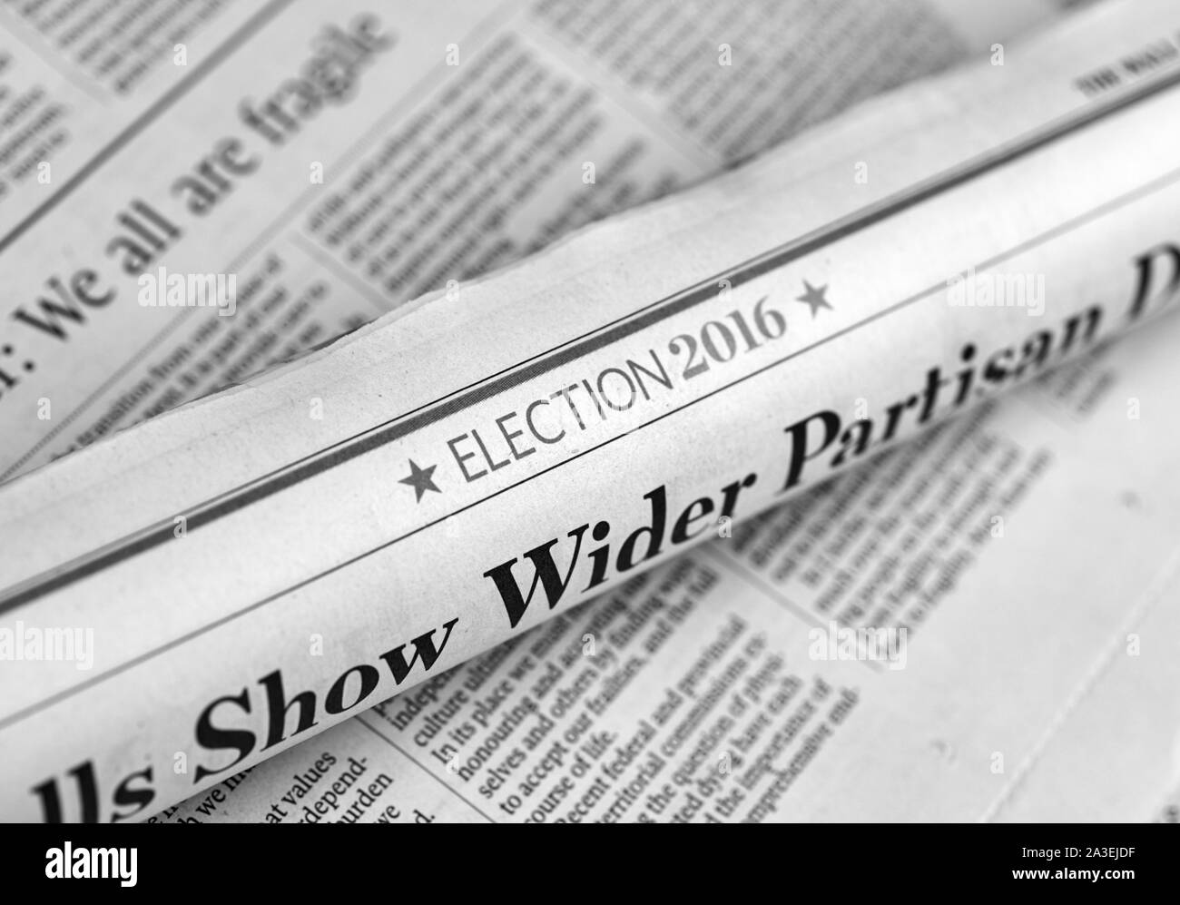 MONTREAL, KANADA - 3. MÄRZ 2016 - Zeitung mit Wahl 2016 Artikel gerollt. Die Vereinigten Staaten Präsidentschaftswahl von 2016, anberaumt für Dienstag Stockfoto