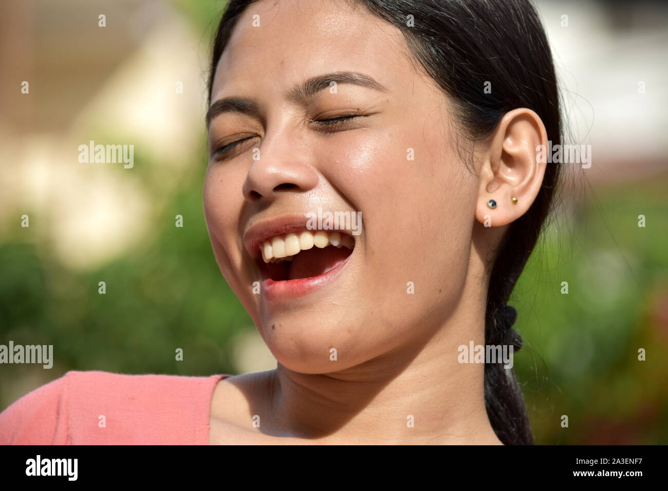 Ein Spaß Filipina erwachsene Frau Stockfoto