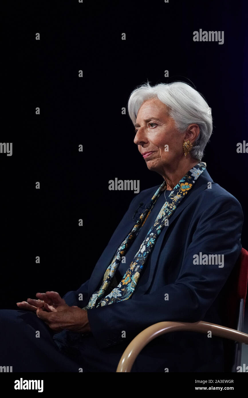 Washington, USA. 19 Sep, 2019. Christine Lagarde, ehemaliger geschäftsführender Direktor des Internationalen Währungsfonds (IWF), spricht in einem Interview mit der Nachrichtenagentur Xinhua in Washington, DC, USA, Sept. 19, 2019. Um mit GO: Interview: Ehemaliger IWF-Chef Lagarde fordert neue Multilateralismus Credit: Liu Jie/Xinhua/Alamy leben Nachrichten Stockfoto