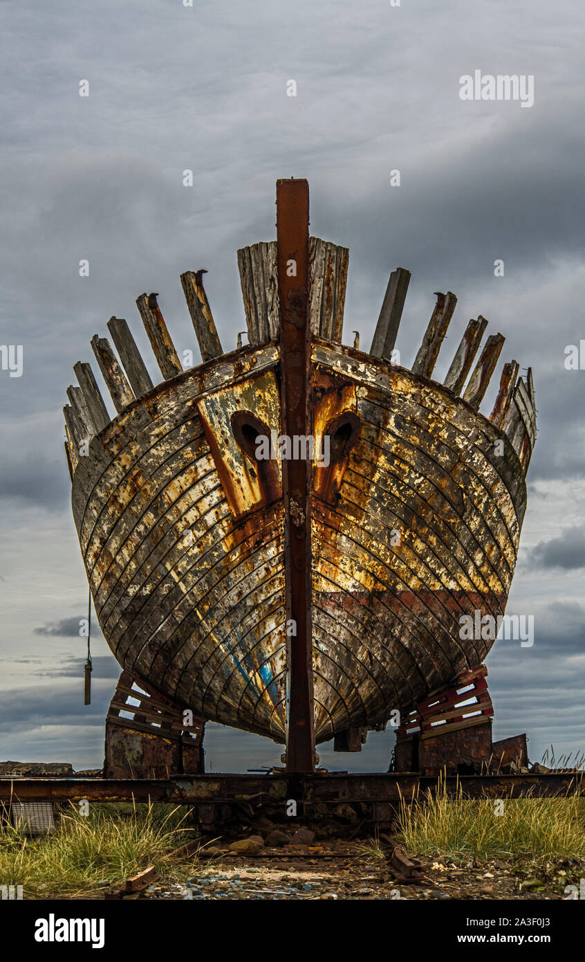 Verlassenen alten Trawler Yacht im Hafen West Island Island Akranes Stockfoto