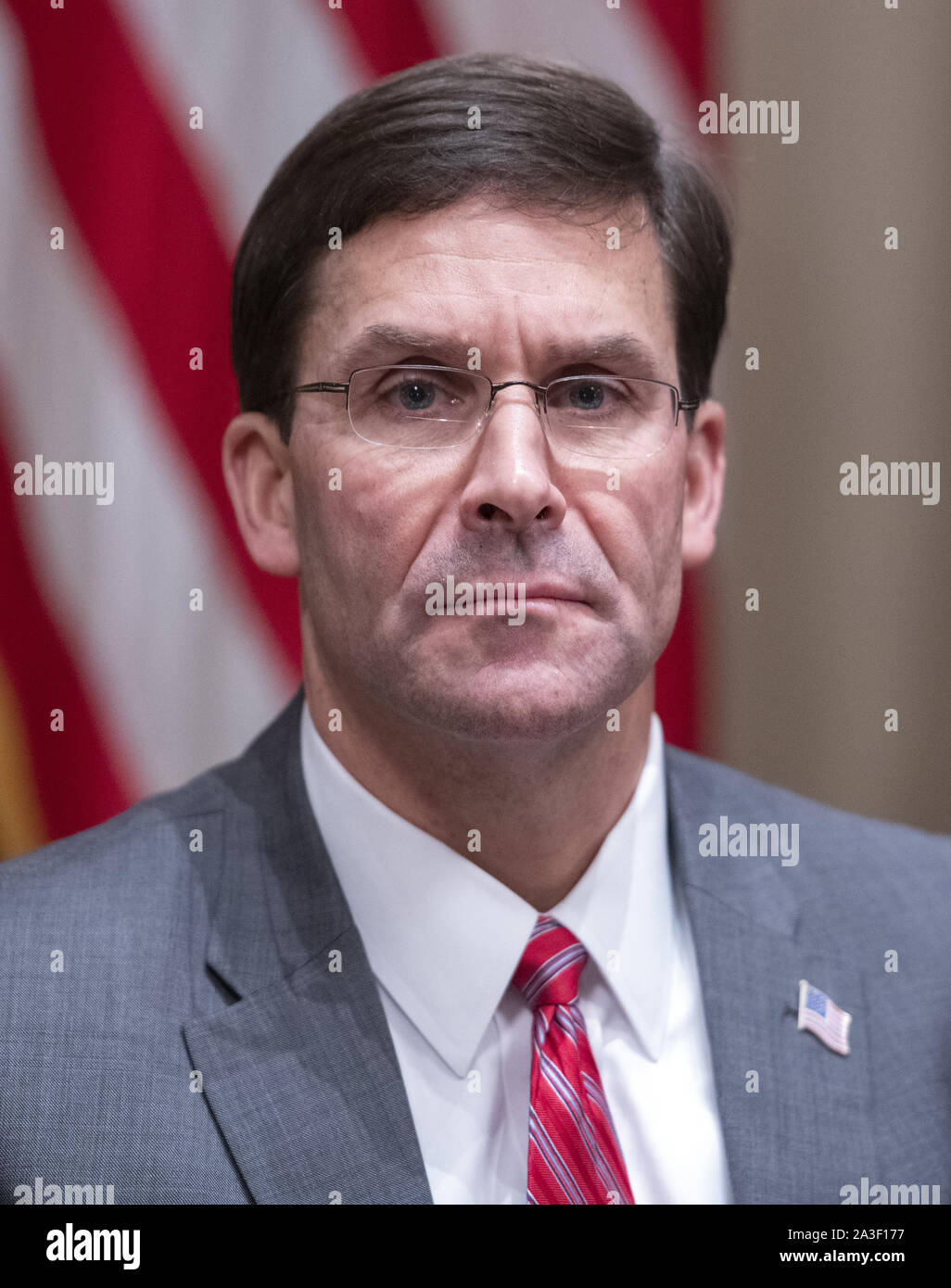 Washington, United States. 07 Okt, 2019. Usa-Verteidigungsminister Dr. Mark T. Esper beteiligt sich an einem Briefing mit US-Präsident Donald J. Trumpf und hochrangigen militärischen Führer im Schaltschrank des Weißen Hauses in Washington, DC am Montag, 7. Oktober 2019. Foto von Ron Sachs/UPI Quelle: UPI/Alamy leben Nachrichten Stockfoto