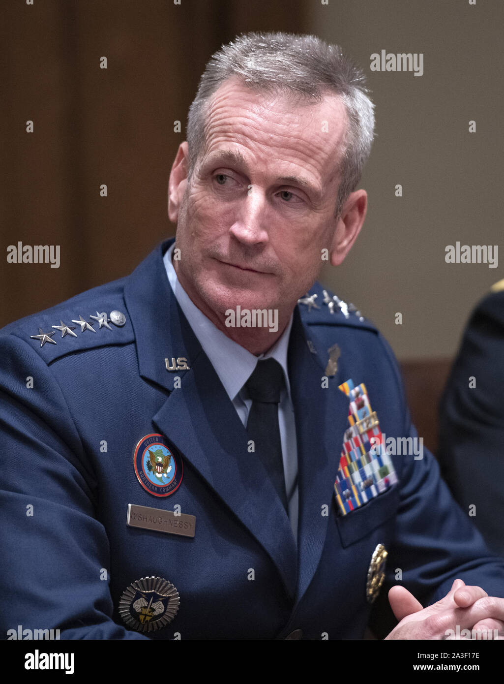 Washington, United States. 07 Okt, 2019. United States Air Force General Terrence John O'Shaughnessy, Kommandant der US Northern Command und Kommandeur des North American Aerospace Defense Command, nimmt an einem Briefing mit US-Präsident Donald J. Trumpf und hochrangigen militärischen Führer im Schaltschrank des Weißen Hauses in Washington, DC am Montag, 7. Oktober 2019. Foto von Ron Sachs/UPI Quelle: UPI/Alamy leben Nachrichten Stockfoto