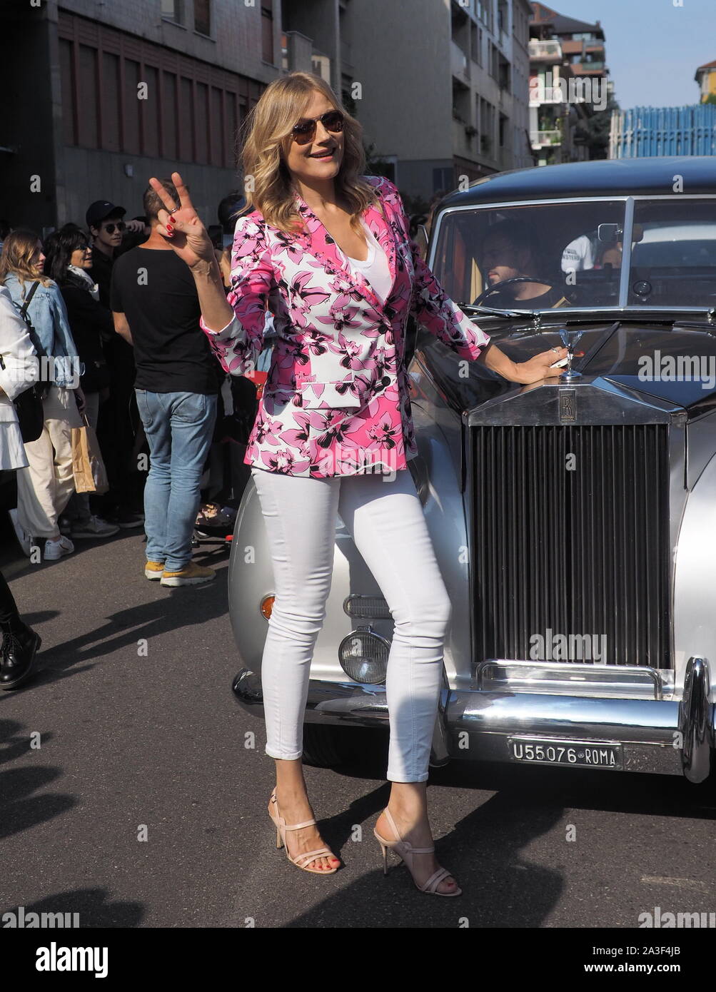 Mailand, Italien: 20. September 2019: Natasha Stefanenko street style Outfit vor dem Eisberg fashion show in Mailand auf der Modewoche Frühjahr/Sommer 2019/2020 Stockfoto