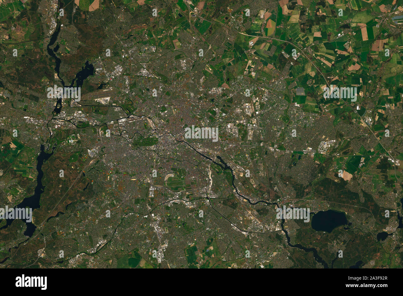Berlin, die Hauptstadt der Bundesrepublik Deutschland, vom Weltraum aus gesehen - enthält geänderte Copernicus Sentinel Data (2019) Stockfoto