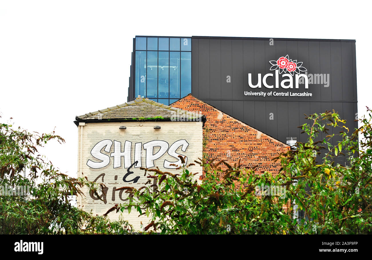 Die neue Innovationen und Engineering Center von UCLAN über die Schiffe und kichert Pub im Zentrum von Preston Stockfoto