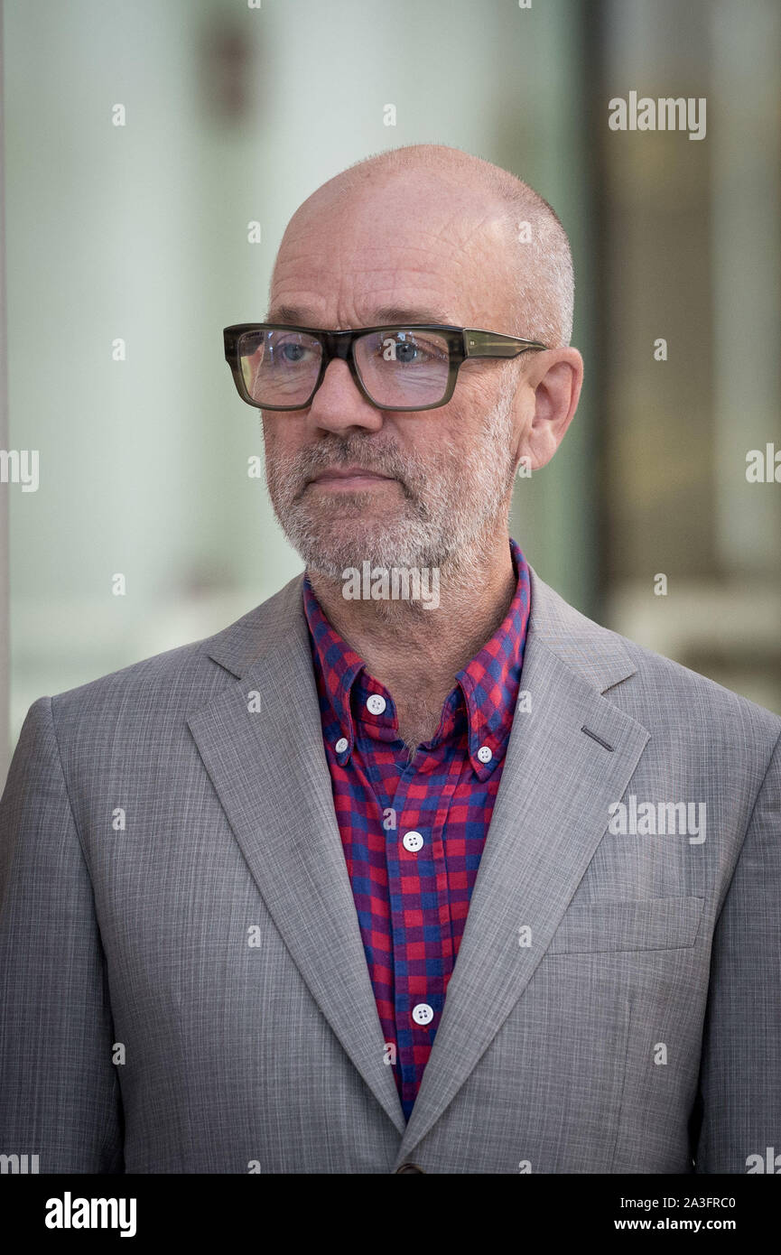 Rom, Italien. 8. Okt 2019. Michael Stipe besucht das Fotoshooting für die Präsentation seines zweiten Buches "Unsere Einmischung Zeiten: Eine visuelle Aufzeichnung' an MAXXI Museum in Rom am Oktober 08, 2019, in Rom Italien Credit: Giuseppe Maffia/Alamy leben Nachrichten Stockfoto