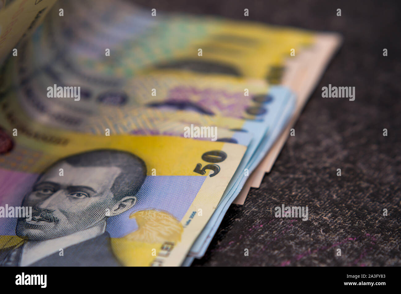 Rumänische geld Ron und unscharfen Hintergrund Stockfoto