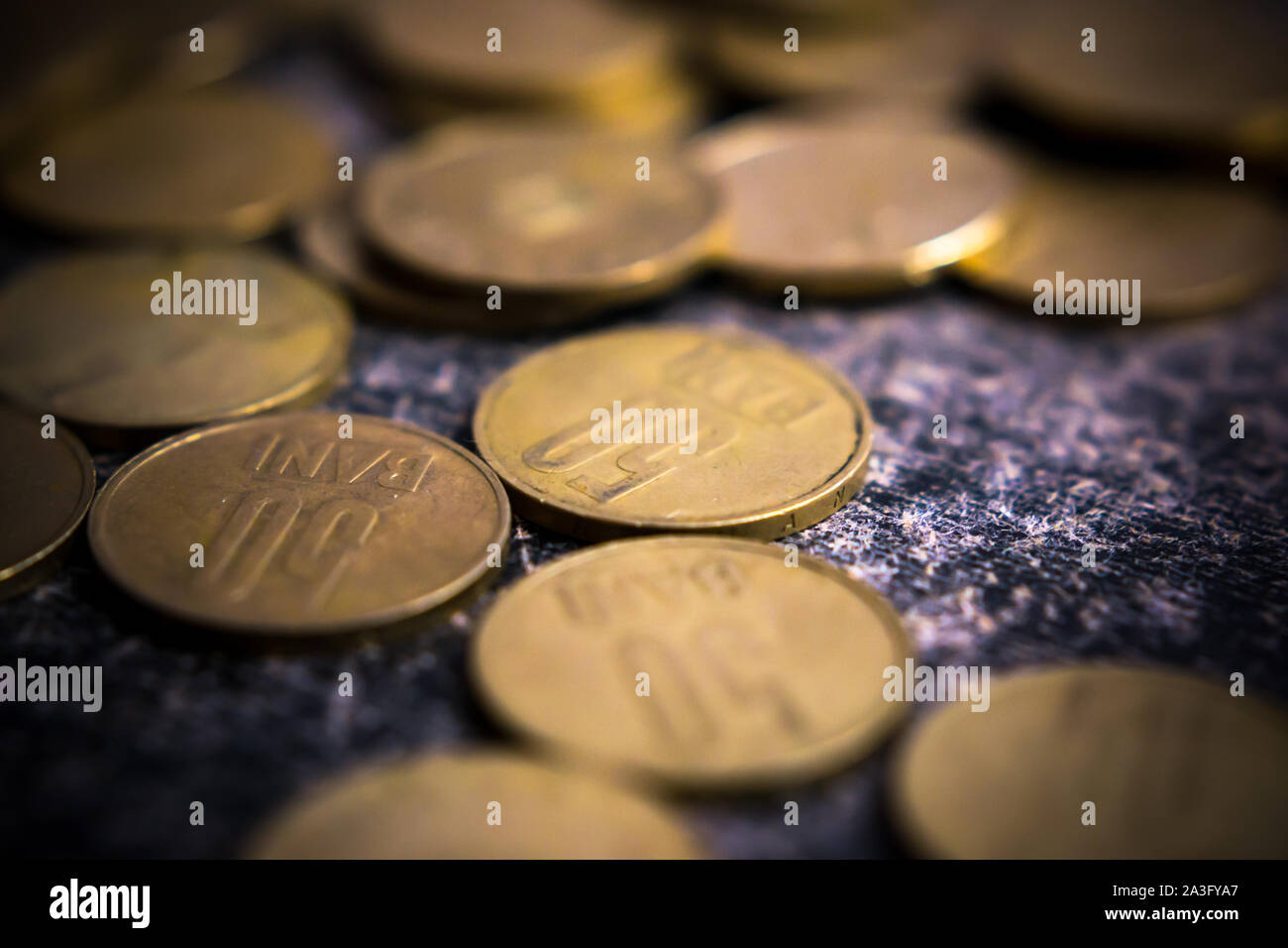 Nahaufnahme der rumänischen Geld Ron, Münzen, 50 Bani Stockfoto