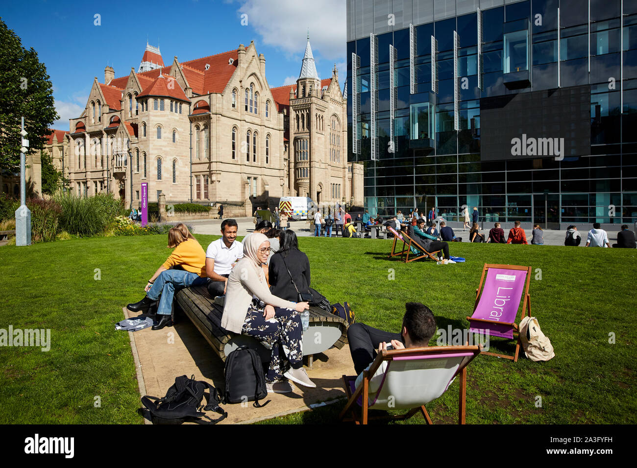 Studenten der Universität Manchester Oxford Road Campus Stockfoto