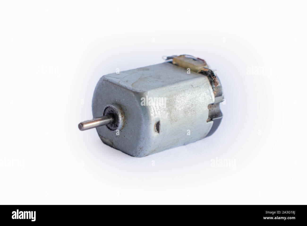 Kleiner Elektromotor auf Weiß Stockfoto