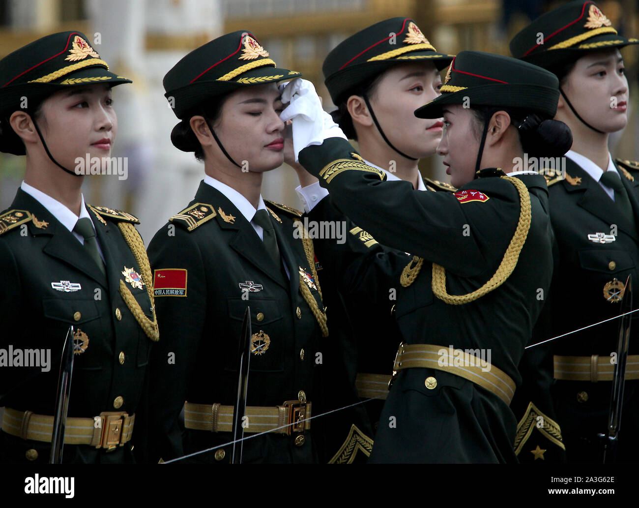 Peking, China. 08 Okt, 2019. Chinesische Soldaten durchführen Ehrengarde Pflichten während der Begrüßungszeremonie in Peking am Dienstag, 8. Oktober 2019. Chinas Militärausgaben werden 7,5 Prozent ab 2018 steigen, da sie eng weltweit für Hinweise auf militärstrategischen Absichten des Landes beobachtet wird. Foto von Stephen Rasierer/UPI Quelle: UPI/Alamy leben Nachrichten Stockfoto