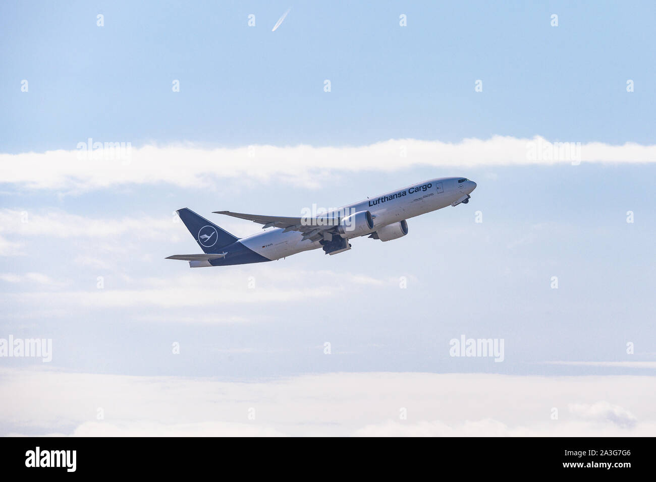 FRANKFURT, DEUTSCHLAND 11.08.2019 Lufthansa Cargo Airbus zweistrahlige Jet Airliner ab dem Flughafen für Lieferung Flug. Stockfoto