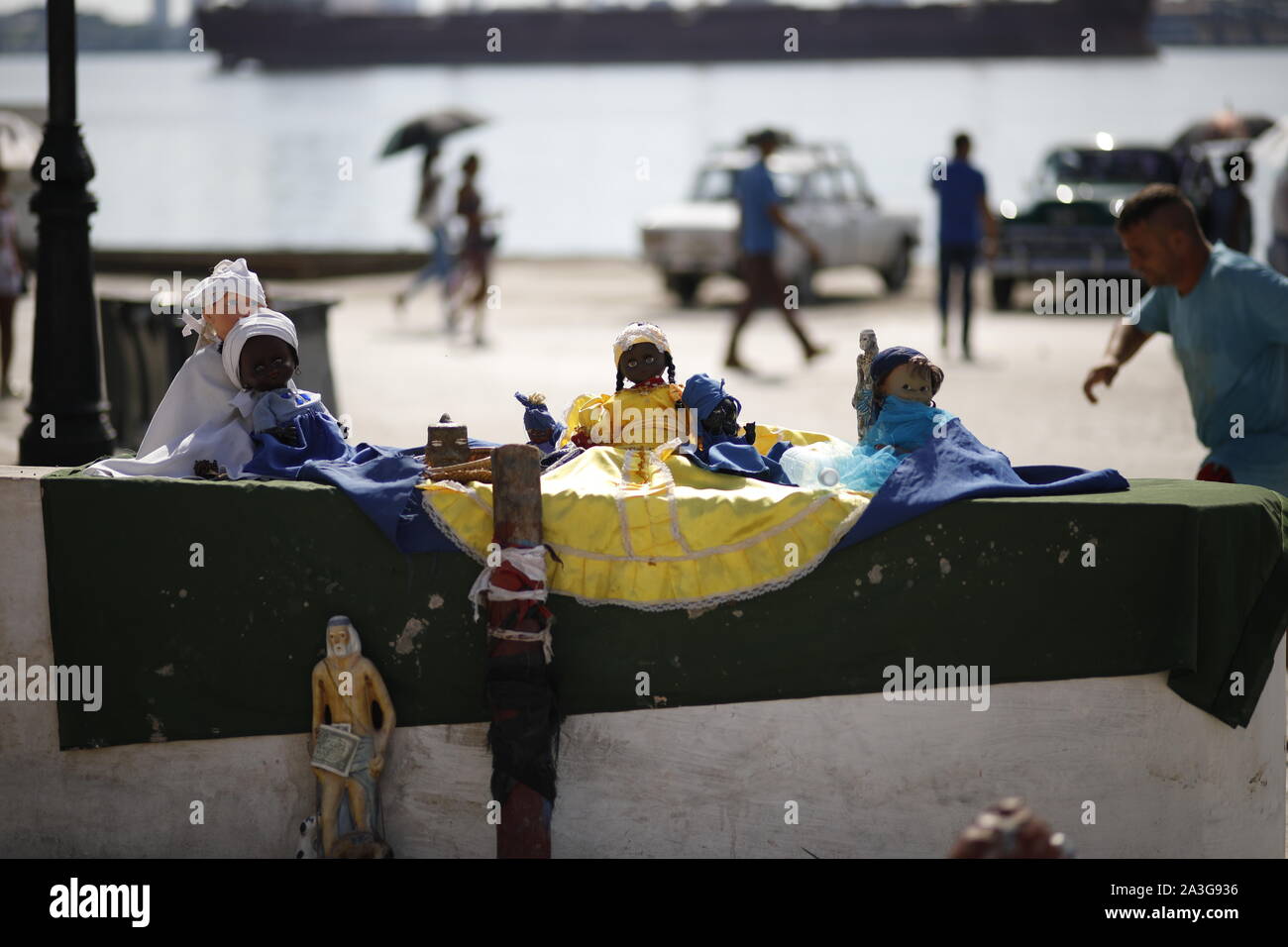 Kubaner nehmen an der Prozession der Virgen de Regla, in Regla, Havanna, Kuba zu ehren. Stockfoto