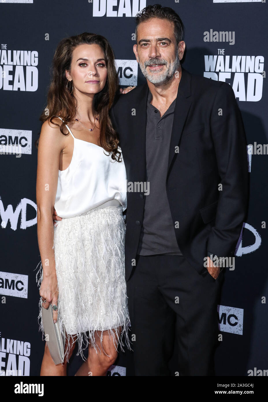 Hollywood, Vereinigte Staaten. 23 Sep, 2019. (Datei) Jeffrey Dean Morgan und Hilarie Burton sind verheiratet. Das Paar Oktober 5, 2019 in was Morgan eine "intime" Zeremonie namens verheiratet. HOLLYWOOD, LOS ANGELES, Kalifornien, USA - 23. SEPTEMBER: Schauspielerin Hilarie Burton und Mann/Schauspieler Jeffrey Dean Morgan kommen an der Los Angeles Special Screening von AMC's 'The Walking Dead' Saison 10 an den TCL Chinese Theater IMAX am September 23, 2019 in Hollywood, Los Angeles, Kalifornien, Vereinigte Staaten. (Foto von Xavier Collin/Image Press Agency) Quelle: Bild Presse Agentur/Alamy leben Nachrichten Stockfoto
