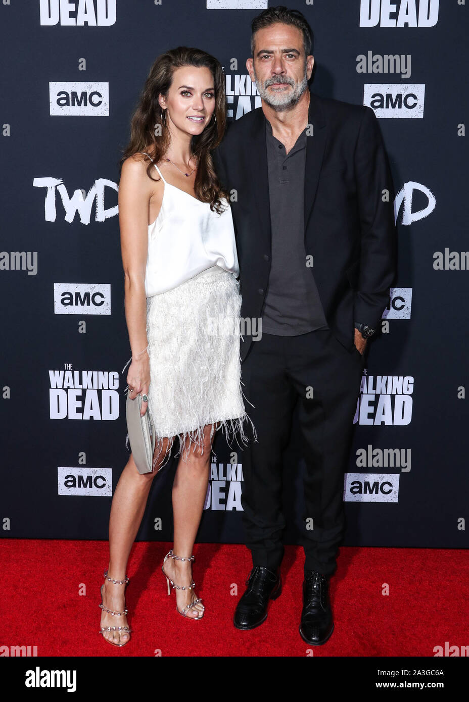 Hollywood, Vereinigte Staaten. 23 Sep, 2019. (Datei) Jeffrey Dean Morgan und Hilarie Burton sind verheiratet. Das Paar Oktober 5, 2019 in was Morgan eine "intime" Zeremonie namens verheiratet. HOLLYWOOD, LOS ANGELES, Kalifornien, USA - 23. SEPTEMBER: Schauspielerin Hilarie Burton und Mann/Schauspieler Jeffrey Dean Morgan kommen an der Los Angeles Special Screening von AMC's 'The Walking Dead' Saison 10 an den TCL Chinese Theater IMAX am September 23, 2019 in Hollywood, Los Angeles, Kalifornien, Vereinigte Staaten. (Foto von Xavier Collin/Image Press Agency) Quelle: Bild Presse Agentur/Alamy leben Nachrichten Stockfoto