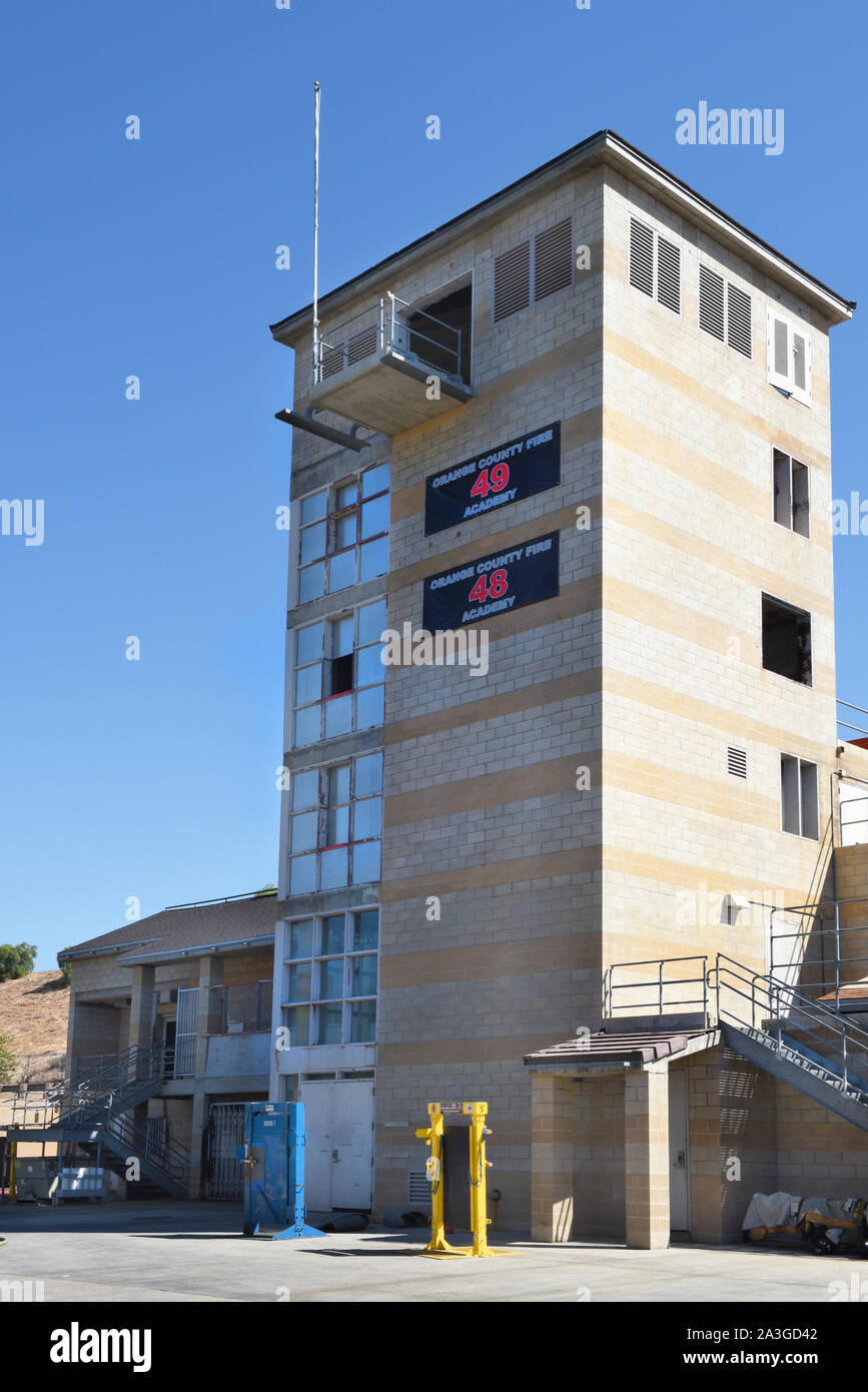 IRVINE, Kalifornien - 5 Okt 2019: Training Turm an der Orange County Fire Behörde Hauptquartier. Stockfoto
