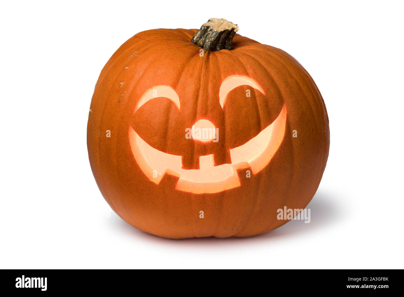 Orange Art lächelnd beleuchtete Halloween Kürbis auf weißem Hintergrund Stockfoto