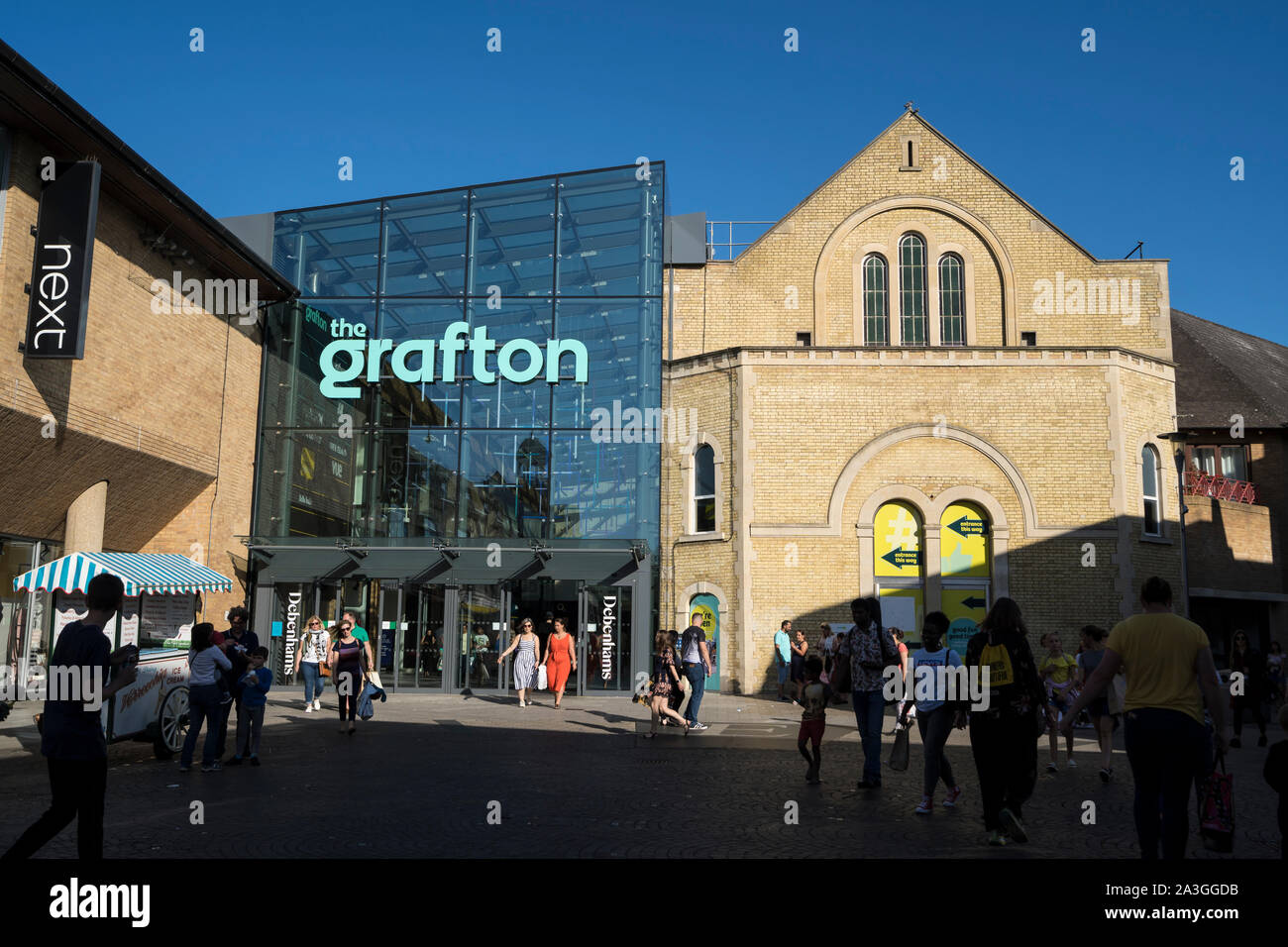 Grafton Eingang West auf sonnigen Tag Cambridge 2019 Stockfoto