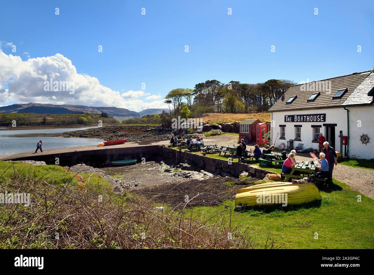 Vereinigtes Königreich, Schottland, Highland, Innere Hebriden, Insel Ulva in der Nähe der Westküste der Insel Mull, das Bootshaus, das einzige Cafe Restaurant auf der Insel Stockfoto