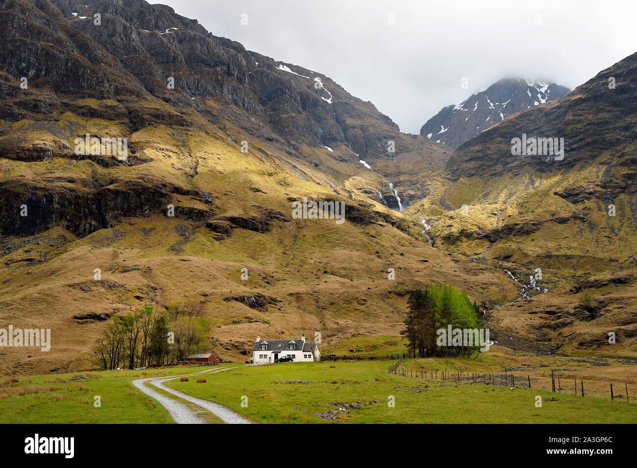 Vereinigtes Königreich, Schottland, Highland, Glencoe, isolierten Haus in Glen Coe Tal (Website des Massakers der MacDonald von der Campbell) Stockfoto