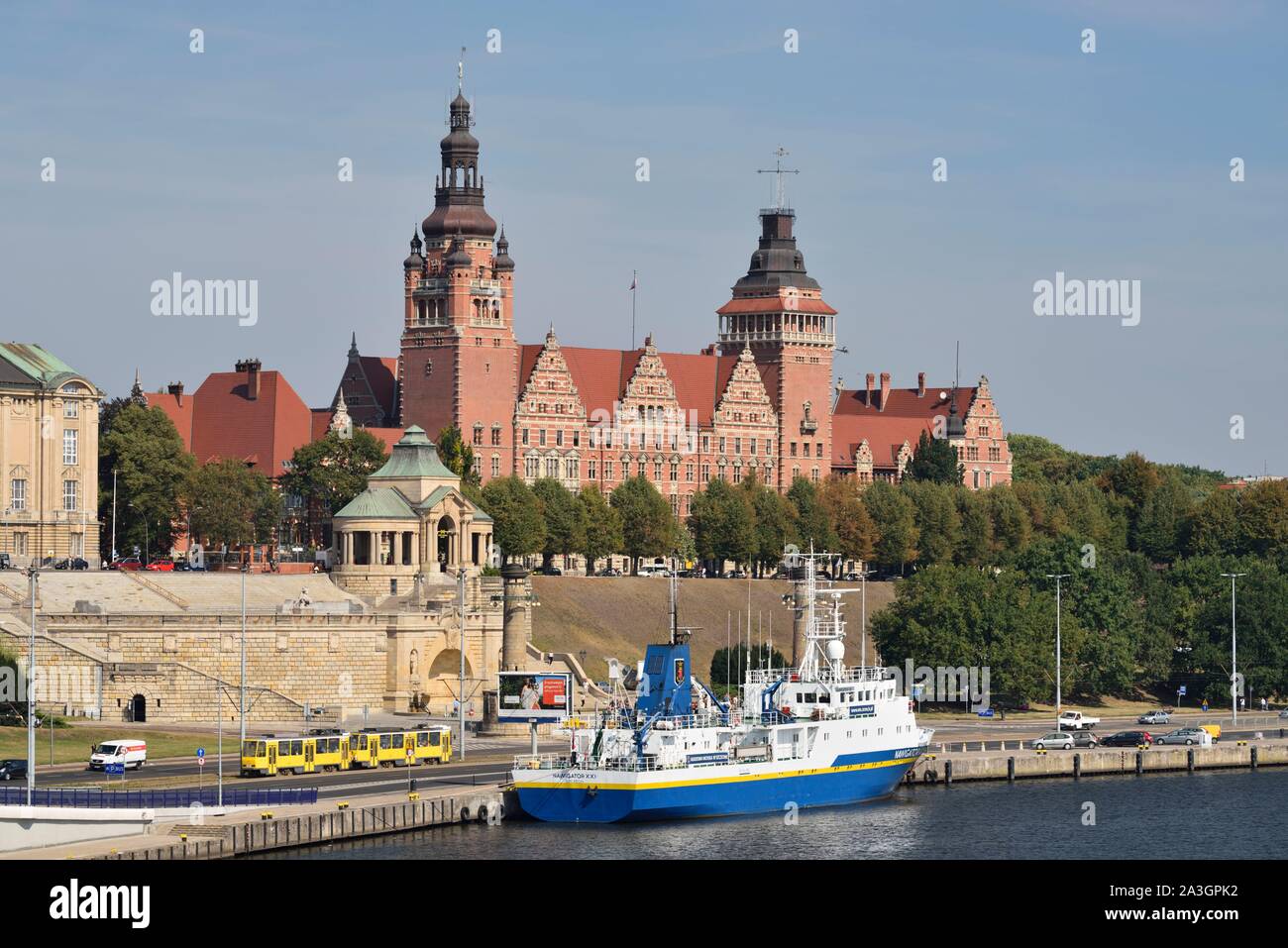 Polen, Westpommern, Smolecin (Szczecin), der Oder und der Stadtmauer