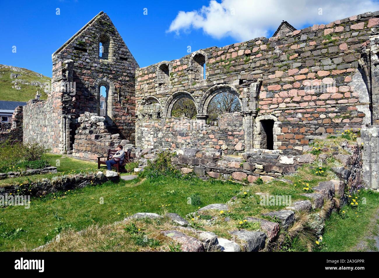 Vereinigtes Königreich, Schottland, Highland, Innere Hebriden, Isle of Iona gegenüber der Insel Mull, Ruinen des Klosters gegründet um 1200 Stockfoto