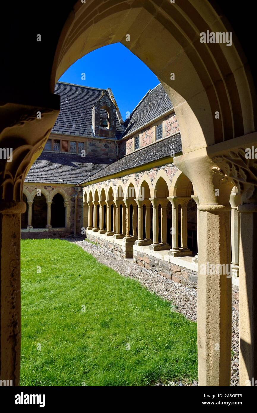 Vereinigtes Königreich, Schottland, Highland, Innere Hebriden, Isle of Iona gegenüber der Insel Mull, Iona Abbey von Saint Columba im 6. Jahrhundert gegründet, der Kreuzgang Stockfoto