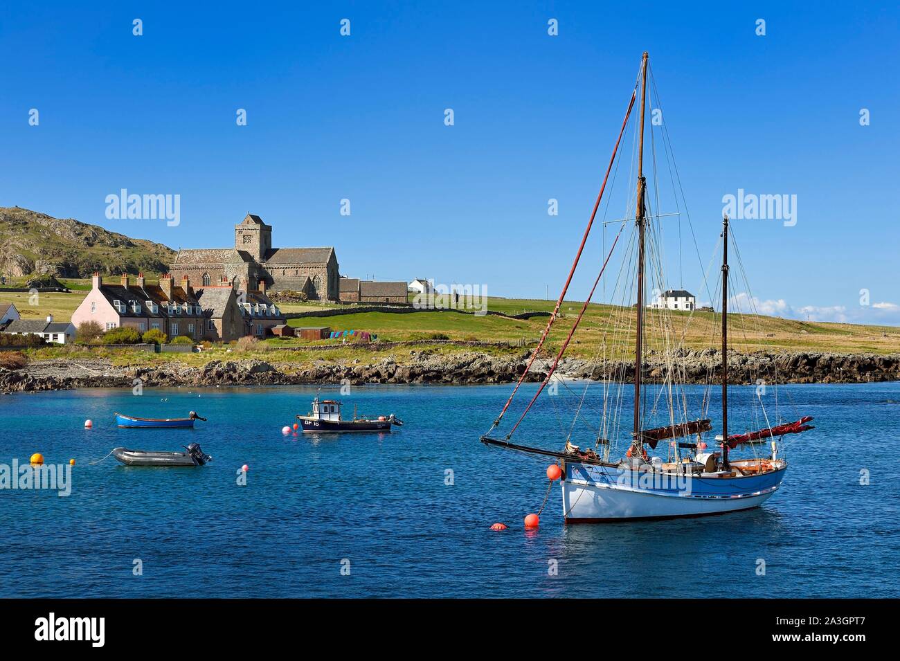Vereinigtes Königreich, Schottland, Highland, Innere Hebriden, Isle of Iona gegenüber der Insel Mull, Iona Abbey von Saint Columba im 6. Jahrhundert gegründet. Stockfoto