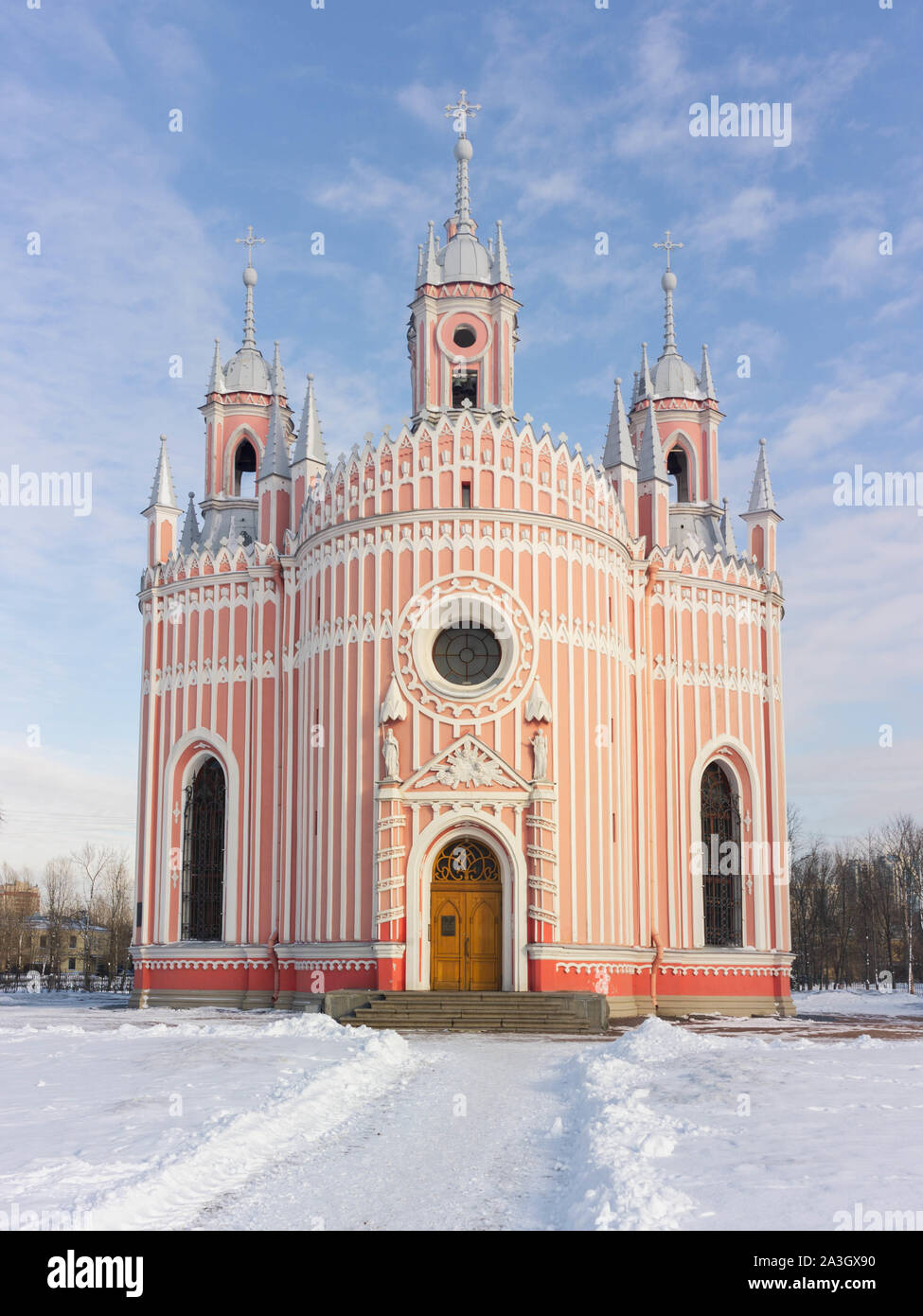 Die Kirche St. Johannes der Täufer, besser bekannt als chesme Kirche bekannt, in der Nähe von moskovskaya an einem Winter in St. Petersburg, Russland Stockfoto