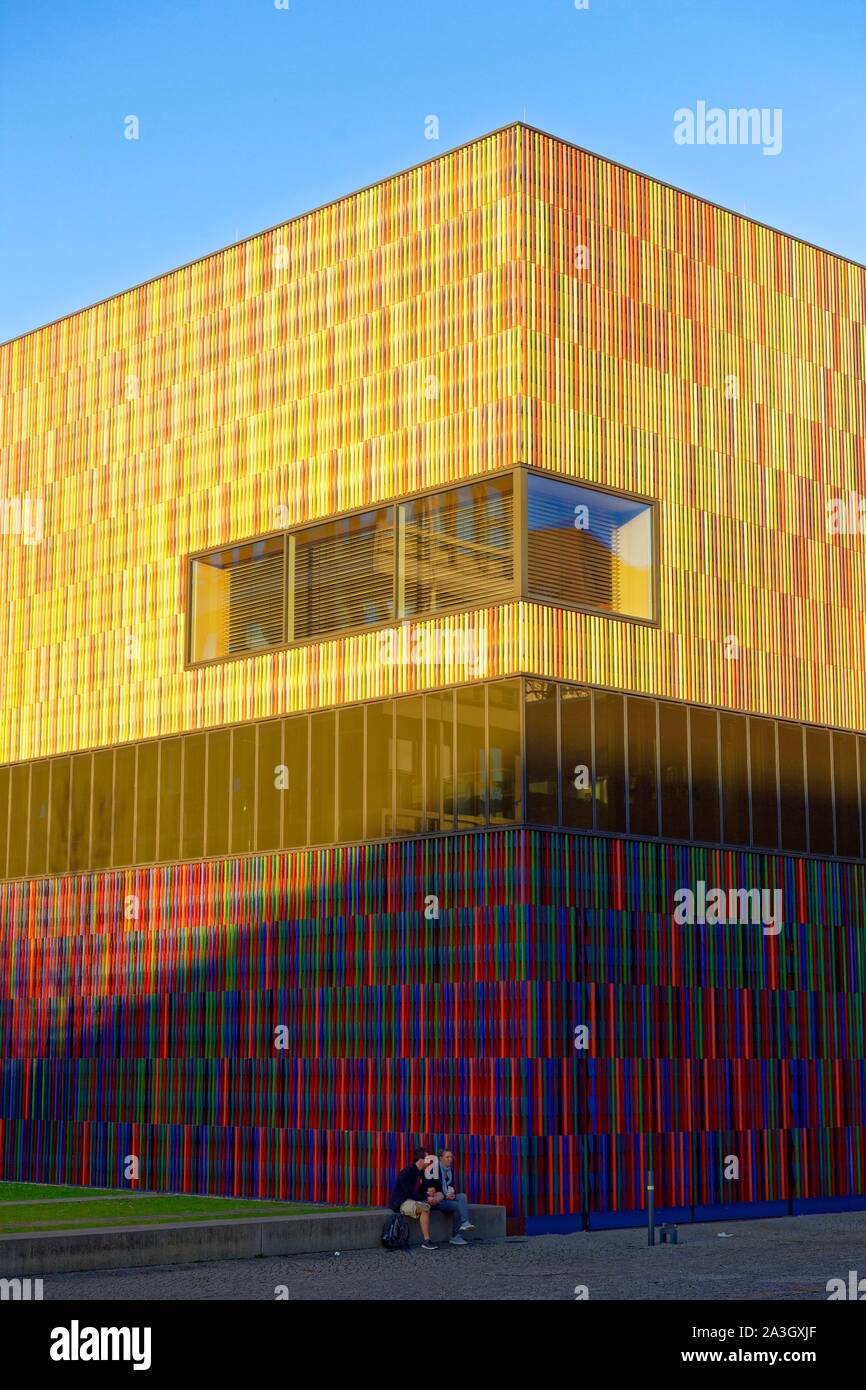 Deutschland, Bayern, München, Museum Brandhorst vom Architekten Firma Sauerbruch-Hutton, zeitgenössische Kunst, Fassade von 36 000 Streifen von bunten Keramik Stockfoto