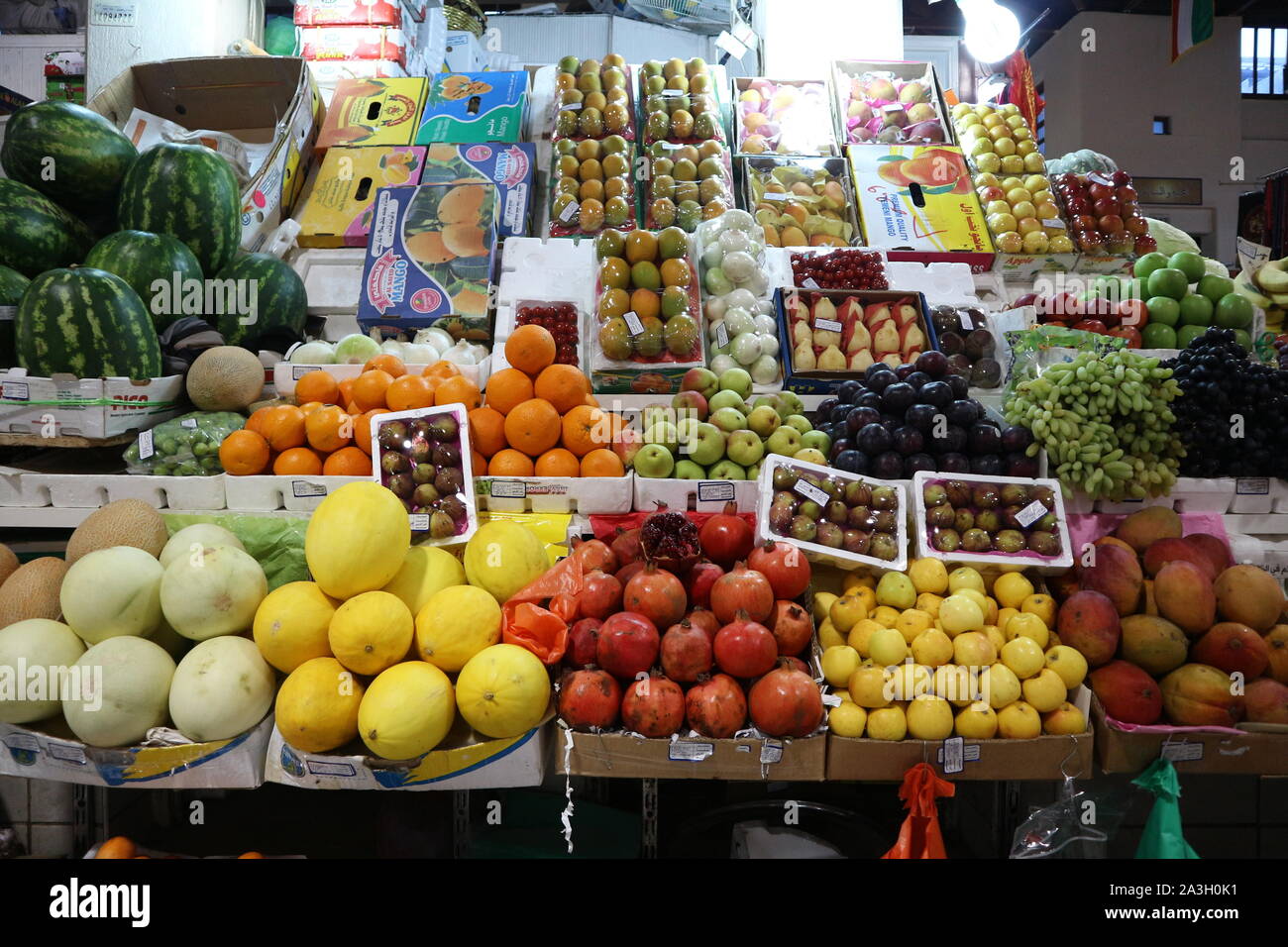 Kuwait City/Kuwait - 15. Mai 2019: Obst und Gemüse auf der traditionellen iranischen Markt in Kuwait City Stockfoto