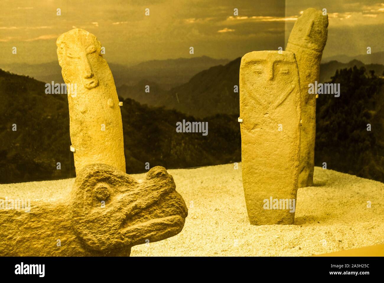 Kolumbien, Bogota, Gold Museum, anthropomorphen Stelen aus San Agustin Stockfoto
