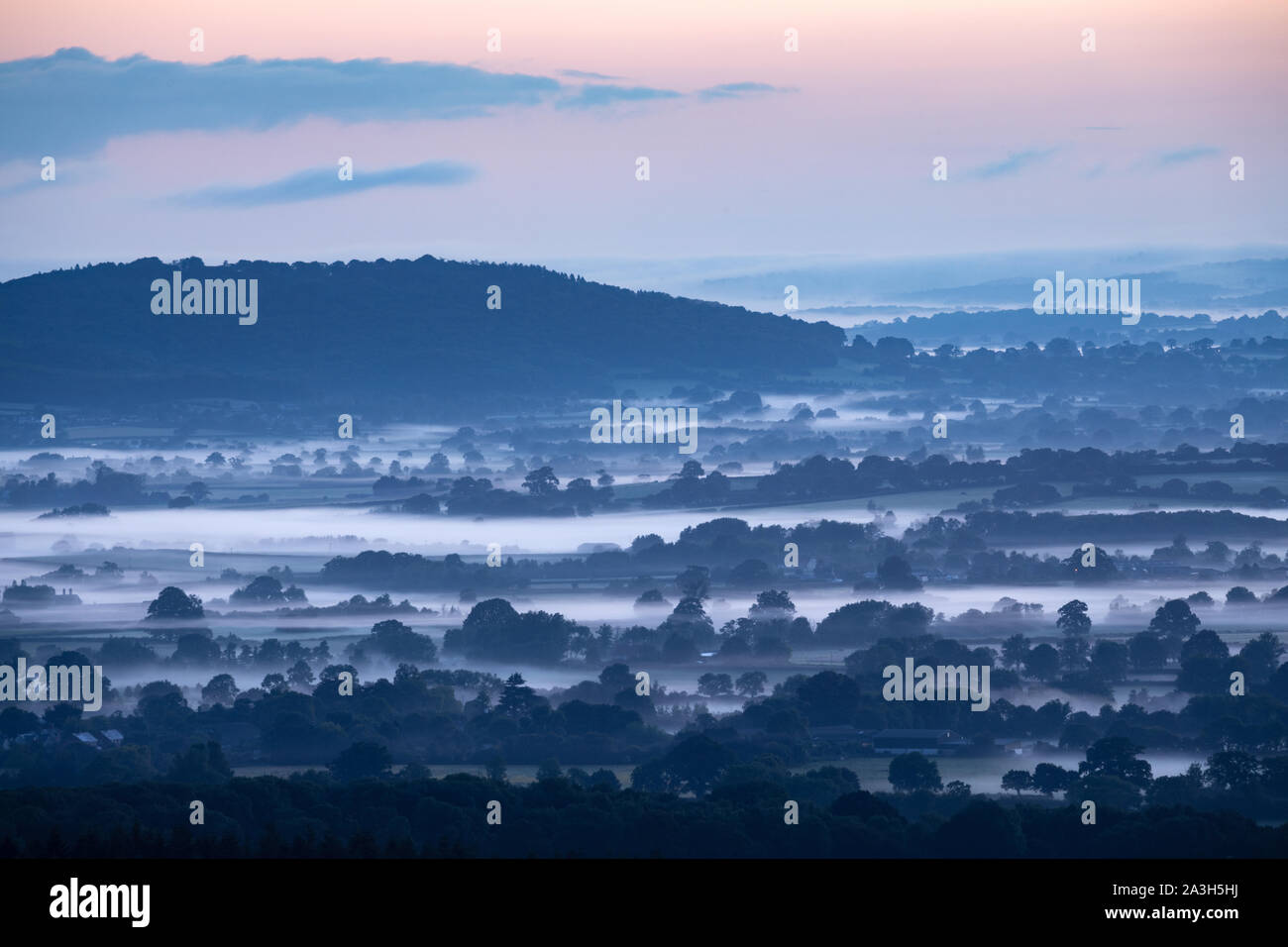 Dämmerung am längsten Tag in der Blackmore Vale, von okeford Hill, Dorset, England, Großbritannien Stockfoto