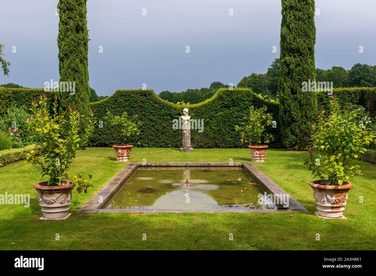 Frankreich, Loiret, Montbarrois, Parc du Manoir de la Javeliere (Javeliere Manor House Park), Garten und Teich Stockfoto