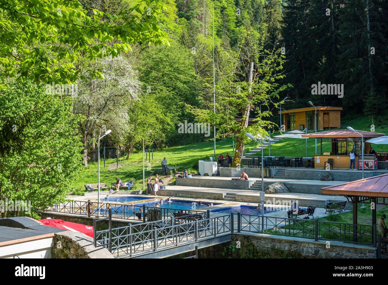 Georgien, Samtskhe-Javakheti region, Borjomi resort Town, Central Park, thermische Hot Springs Pool Stockfoto