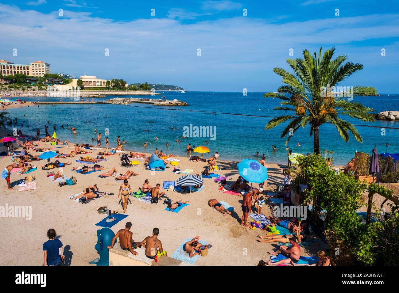 Der strand von larvotto Fotos und Bildmaterial in hoher Auflösung Alamy