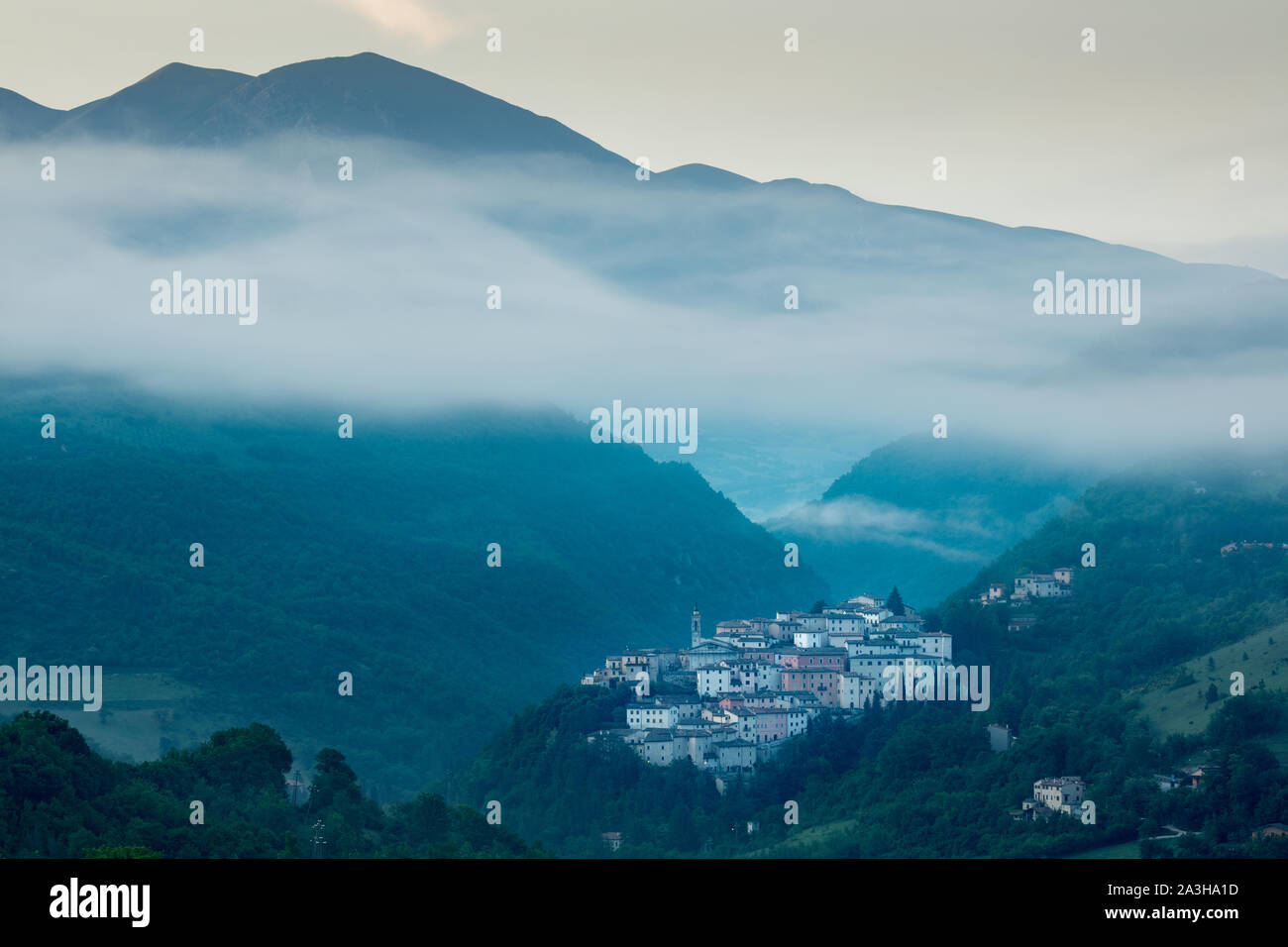 Preci im Morgengrauen, Umbrien, Italien Stockfoto