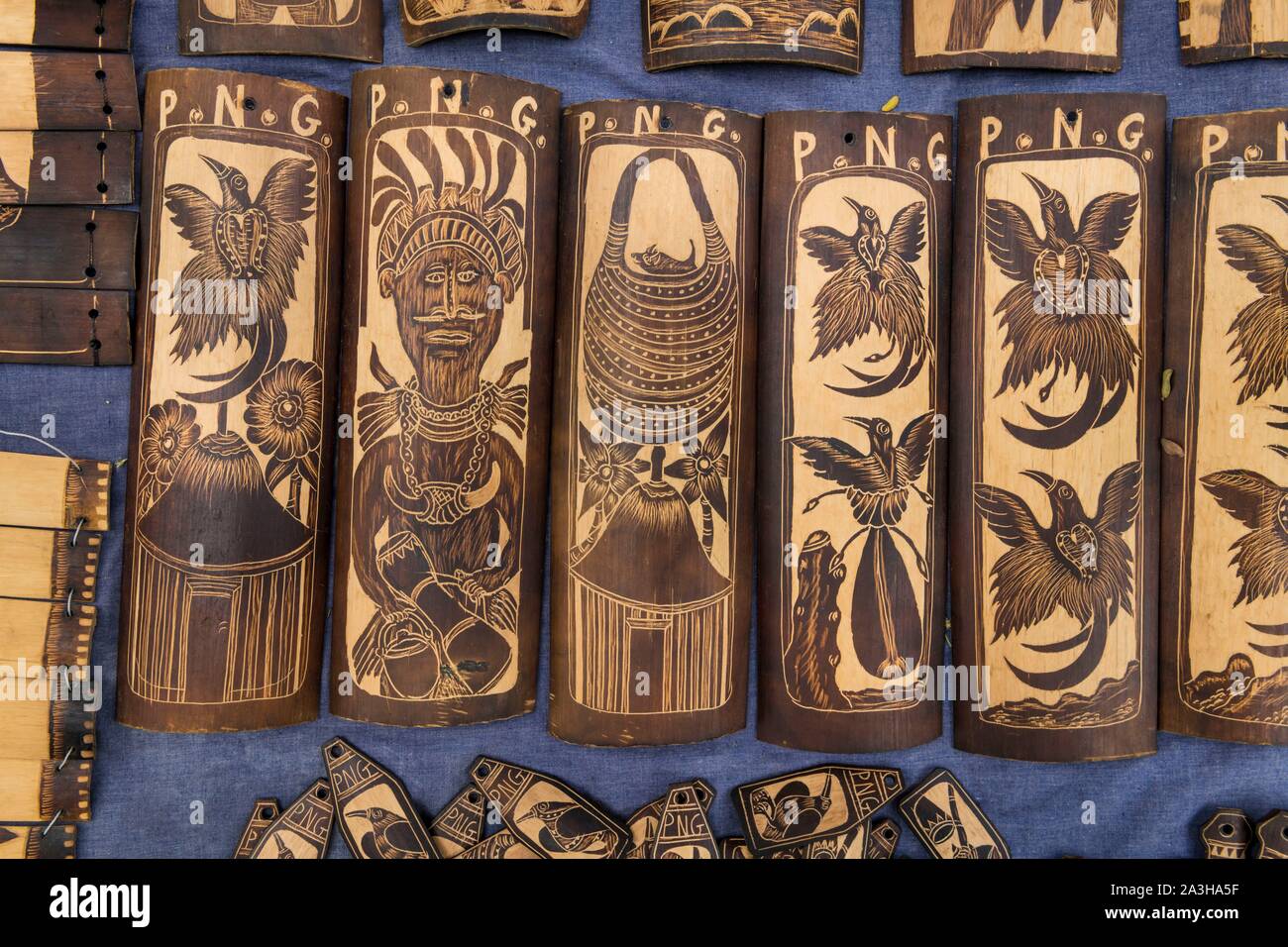 - Papua-New Guinea, National Capital District, Port Moresby, Waigani Bezirk, Port Moresby Theater, monatlich Handwerkermarkt, Bambus Kunsthandwerk zu verkaufen Stockfoto