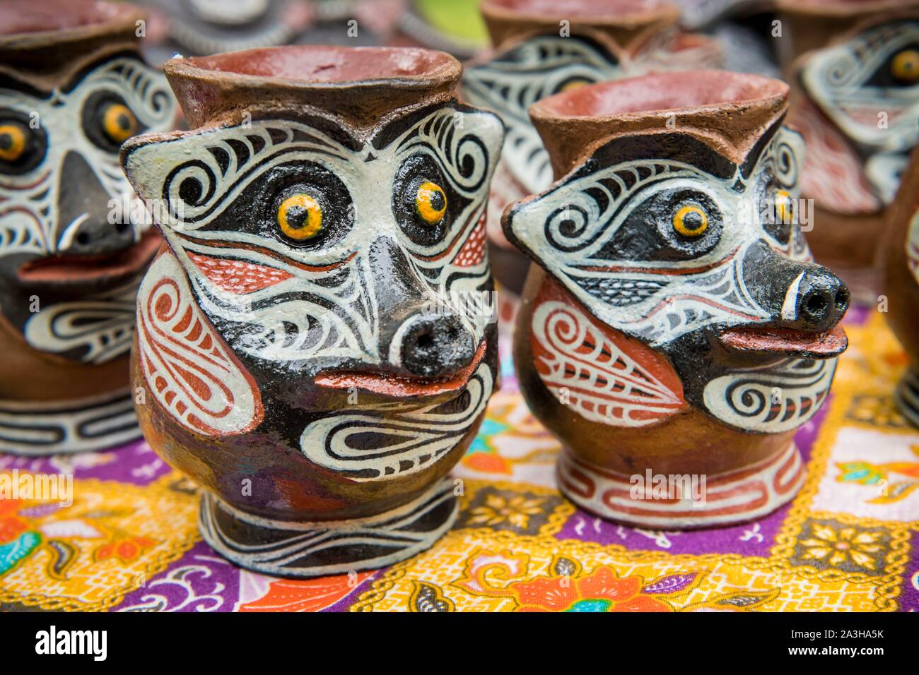 - Papua-New Guinea, National Capital District, Port Moresby, Waigani Bezirk, Port Moresby Theater, monatlich Handwerkermarkt, poteries für verkaufen Stockfoto
