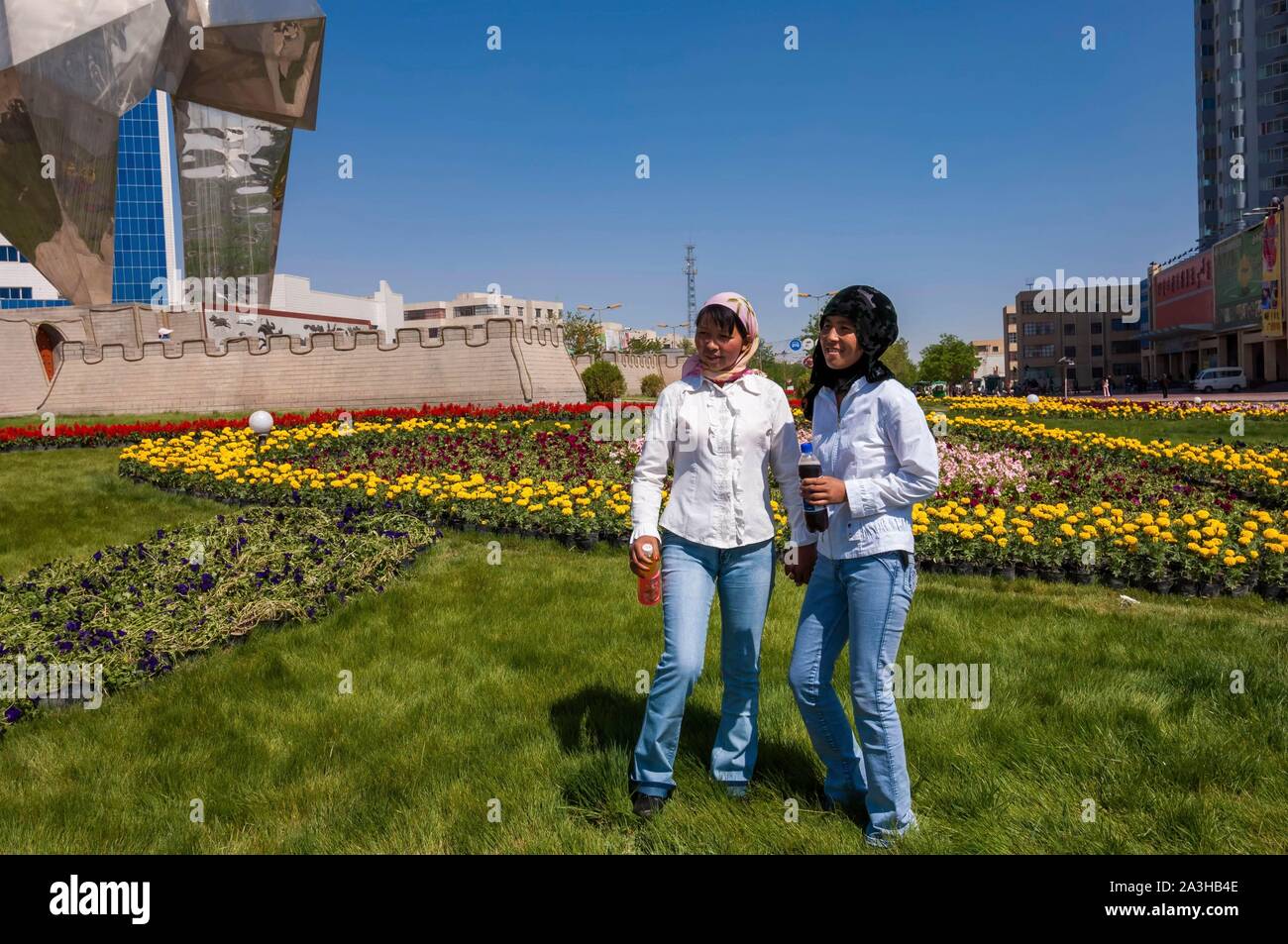 China, Provinz Gansu, Jiayuguan, moderne Stadt, muslimische Frauen von Hui ethnischen Hintergrund Stockfoto