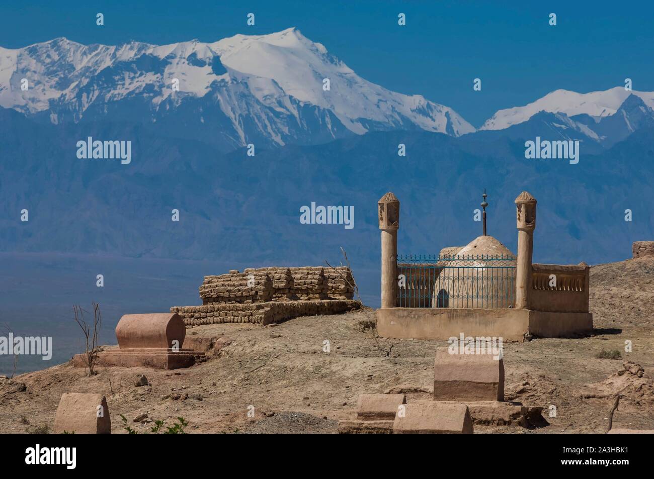 China, Xinjiang Uigurischen Autonomen Region, Karakorum Highway, Upal, Moschee und Uigurischen Friedhof Stockfoto