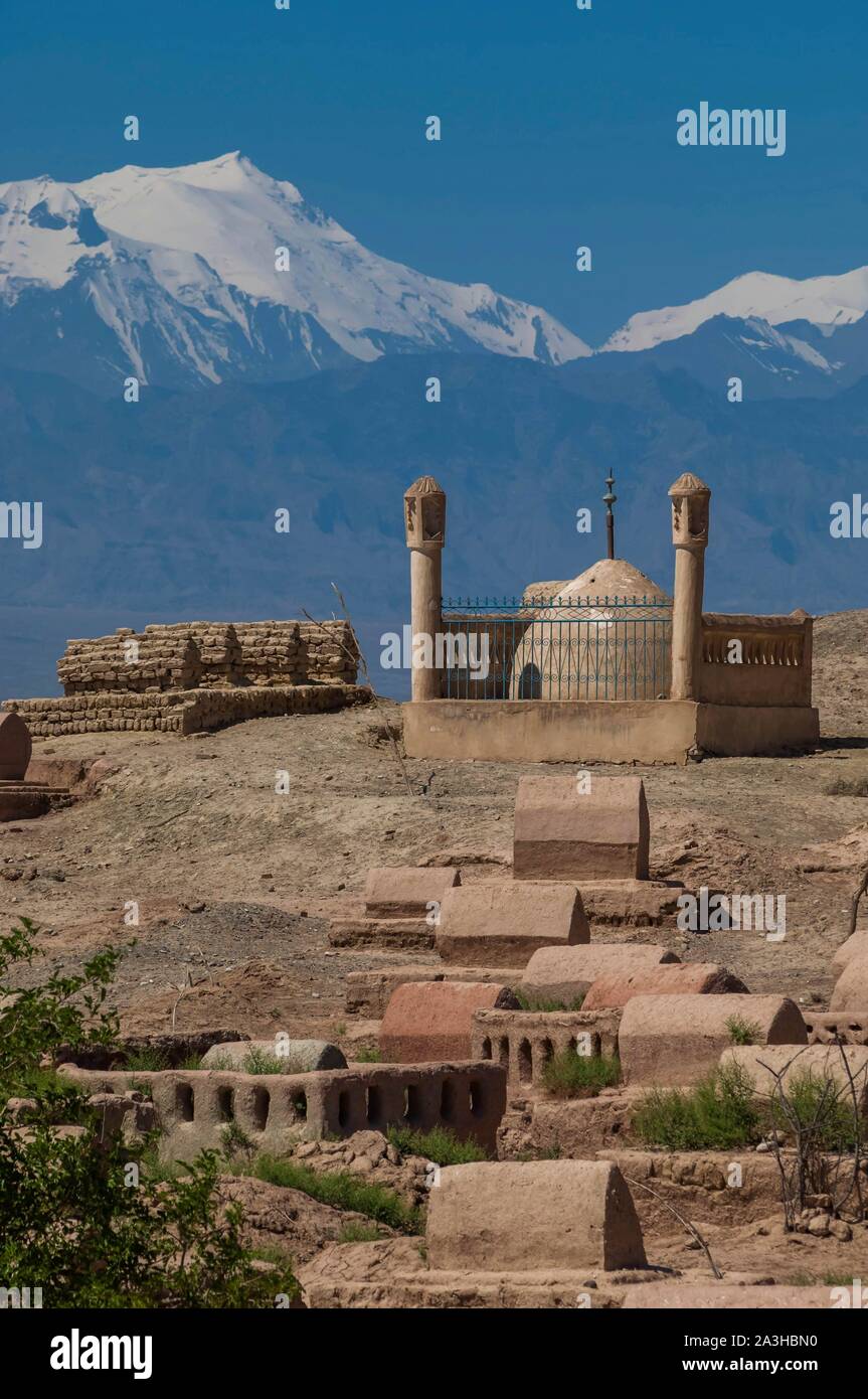 China, Xinjiang Uigurischen Autonomen Region, Karakorum Highway, Upal, Moschee und Uigurischen Friedhof Stockfoto