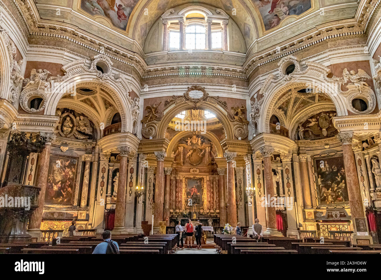 Die schöne Innenausstattung von echten Chiesa di San Lorenzo, eine barocke Kirche entworfen und von Guarino Guarini während 1668-1687, Turin, Italien Stockfoto