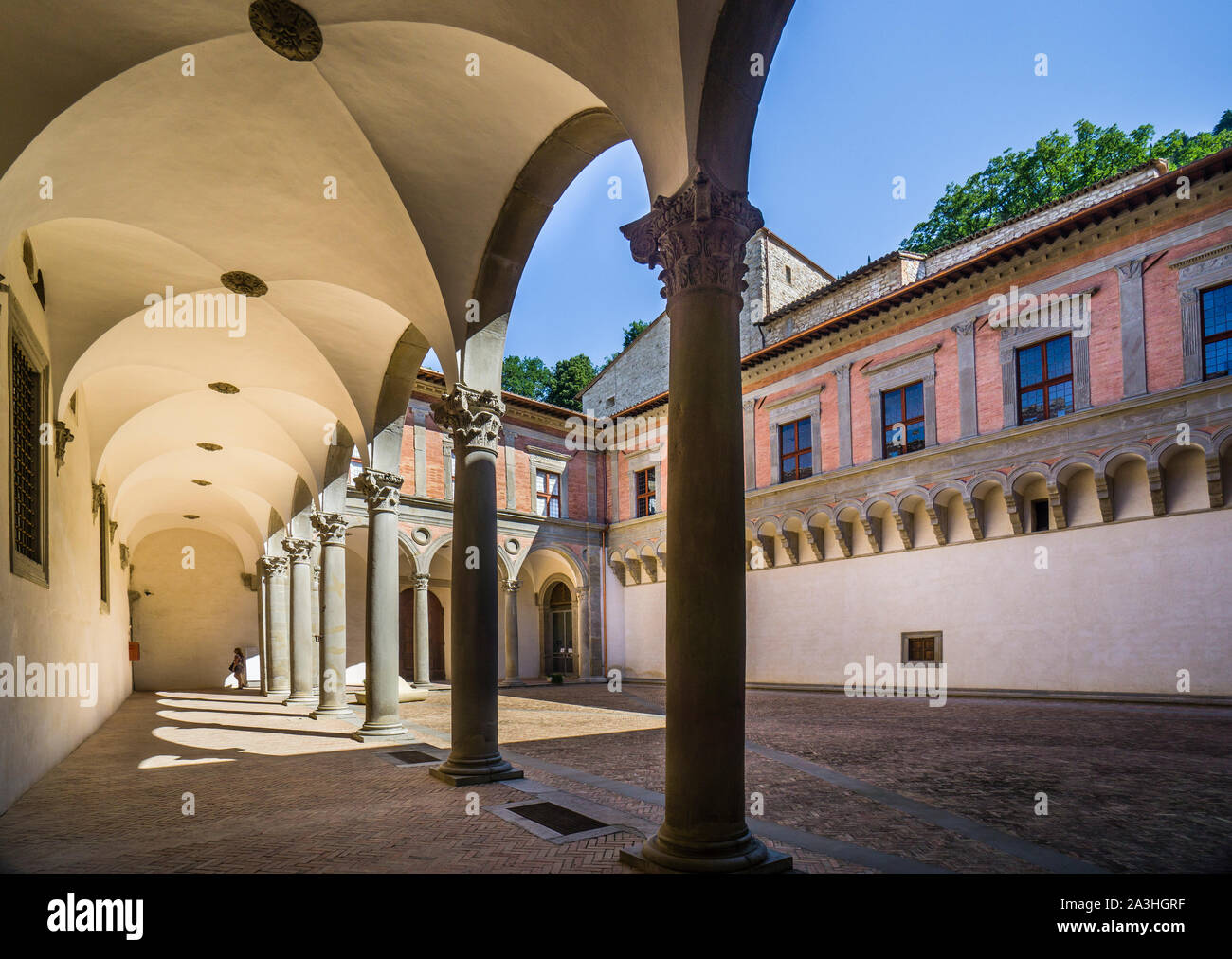 Arkaden Hof am Palazzo Ducale, Gubbio, Umbrien, Italien Stockfoto
