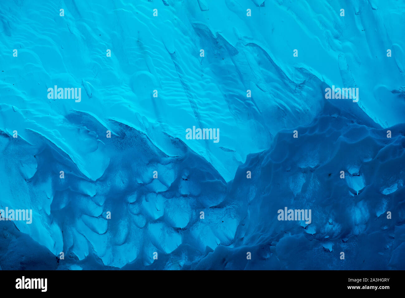USA, Alaska, Tracy Arm-Furten Terror Wüste, in der Nähe von blauen Eisberg von Dawes Gletscher gekalbt im Sommer morgen Stockfoto